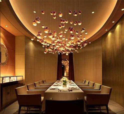 餐飲照明中，有什么方式可以照亮墻面呢？