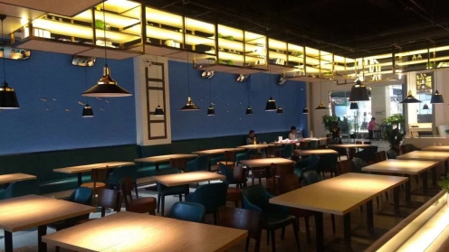 好的餐廳燈光撩了你的眼，還撩了你的胃