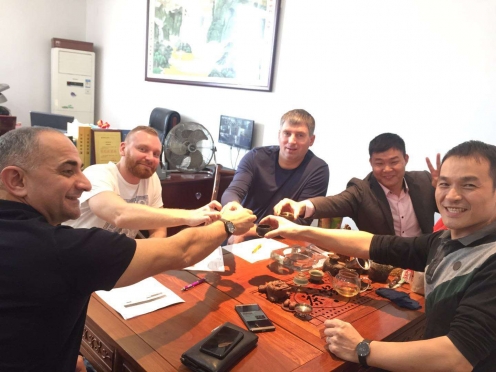 外貿客戶來訪，洽談餐飲照明燈具的合作