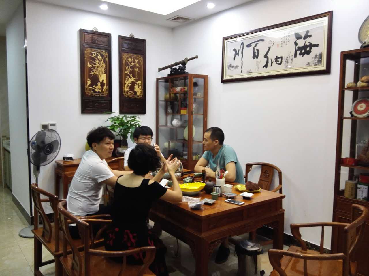 友愛!中韓就以防水筒燈來了次邂逅