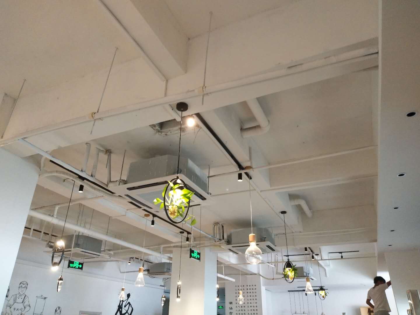 牛大哈潮汕火鍋餐廳燈光設計餐廳燈具安裝案例--光柏士餐飲照明燈光設計