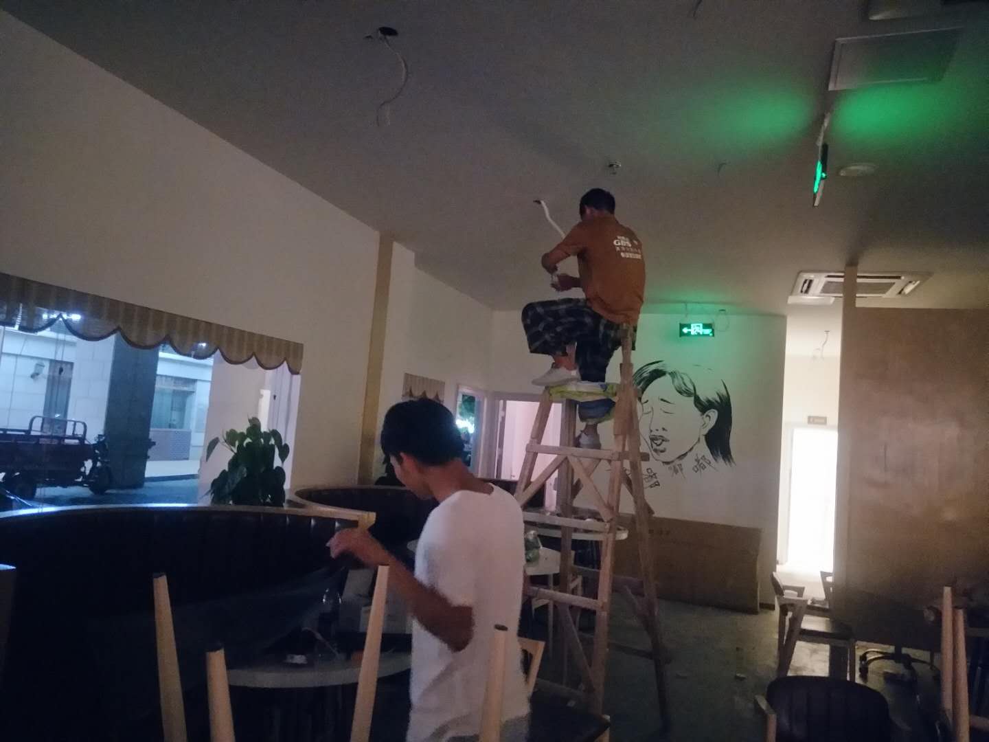 牛大哈潮汕火鍋餐廳燈光設計餐廳燈具安裝案例--光柏士餐飲照明燈光設計